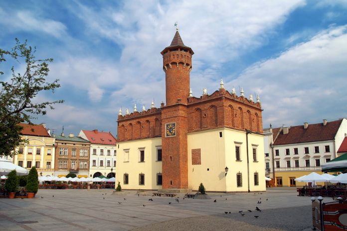 Ratusz w Tarnowie - budynek gotycki z XIV wieku, photo: Ffolas źródło: commons.wikimedia.org